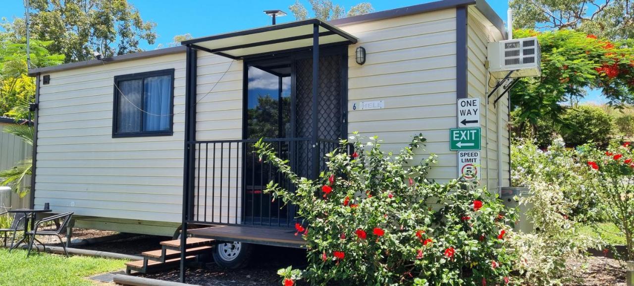 Hotel Mt Larcom Tourist Park à Mount Larcom Extérieur photo