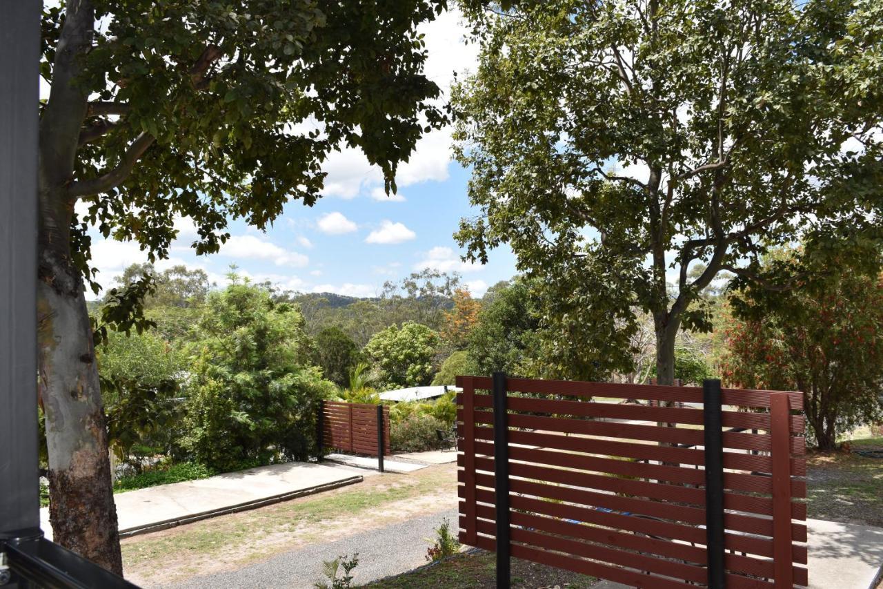 Hotel Mt Larcom Tourist Park à Mount Larcom Extérieur photo